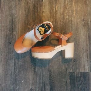 Hasbeens’ Wood and Leather Clogs